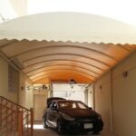 مظلات PVC القماش المشدود: حل اقتصادي وسريع للظل في الحدائق والمناسبات